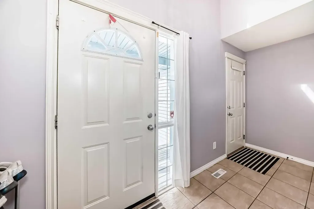 44 Canoe Square SW Airdrie AB T4B 2N5