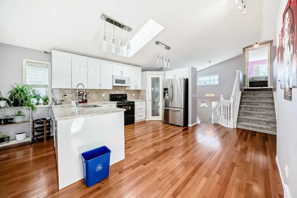 44 Canoe Square SW Airdrie AB T4B 2N5