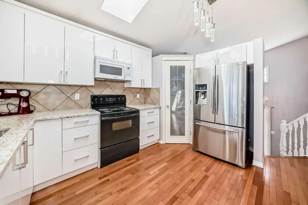 44 Canoe Square SW Airdrie AB T4B 2N5