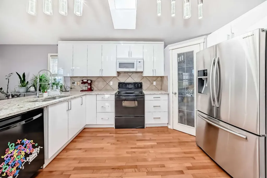 44 Canoe Square SW Airdrie AB T4B 2N5