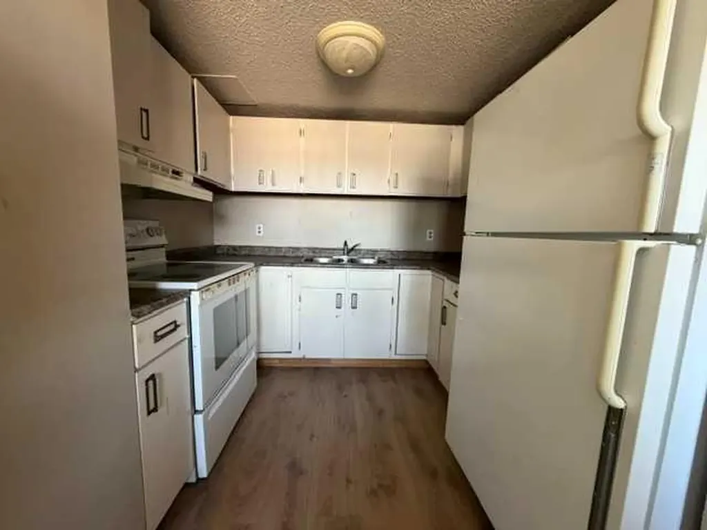 5231 6 Avenue Edson AB T7E 1L1