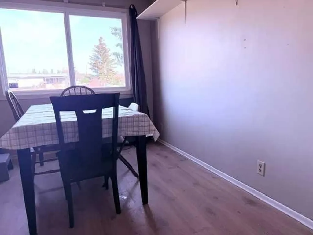 5231 6 Avenue Edson AB T7E 1L1