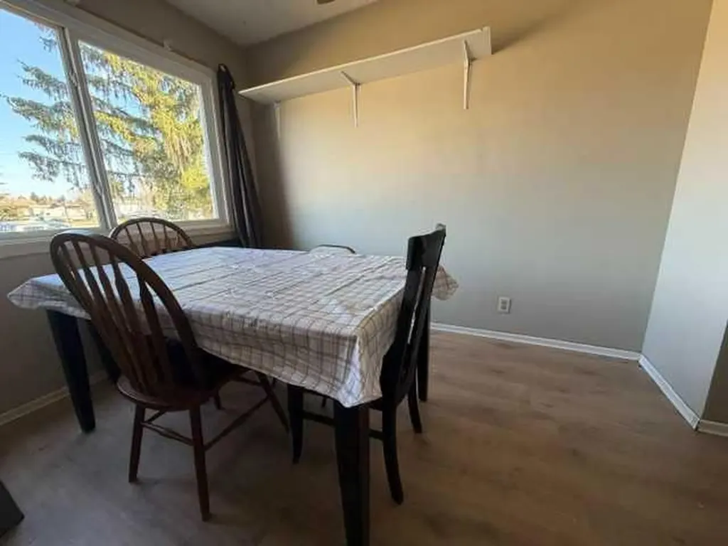 5231 6 Avenue Edson AB T7E 1L1