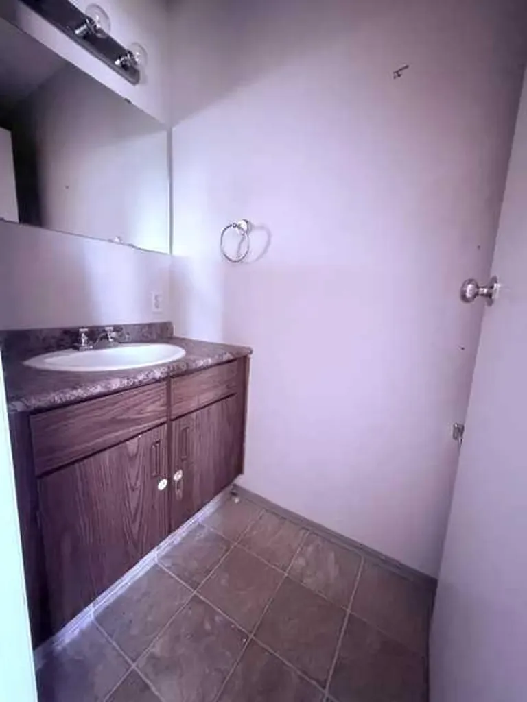 5231 6 Avenue Edson AB T7E 1L1