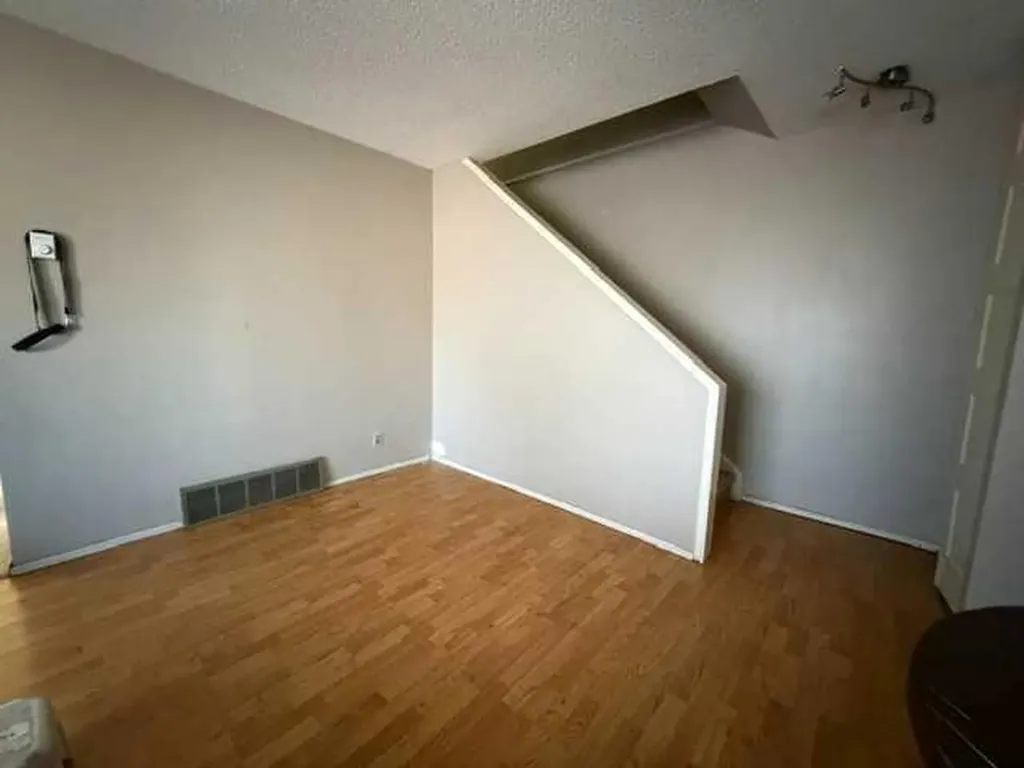 5231 6 Avenue Edson AB T7E 1L1