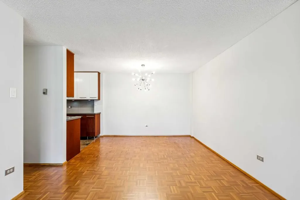 1620 8 Avenue NW Calgary AB T2N 1C4