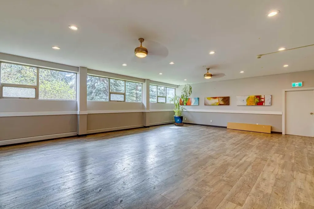 1620 8 Avenue NW Calgary AB T2N 1C4
