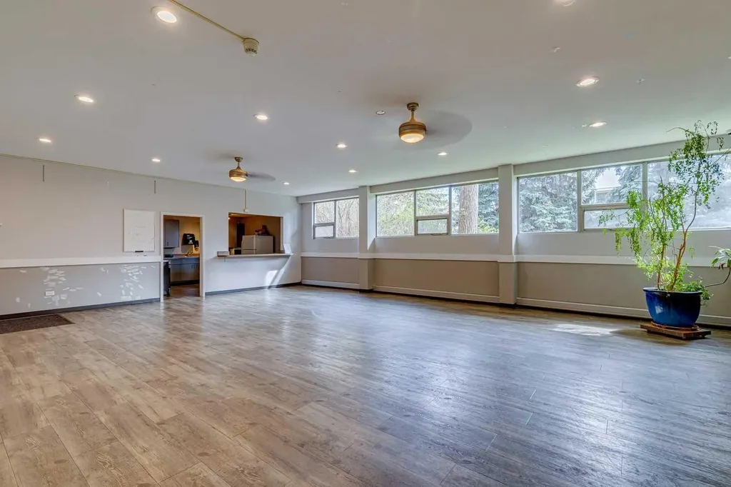 1620 8 Avenue NW Calgary AB T2N 1C4