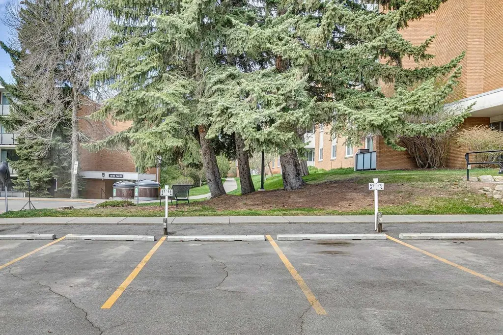 1620 8 Avenue NW Calgary AB T2N 1C4