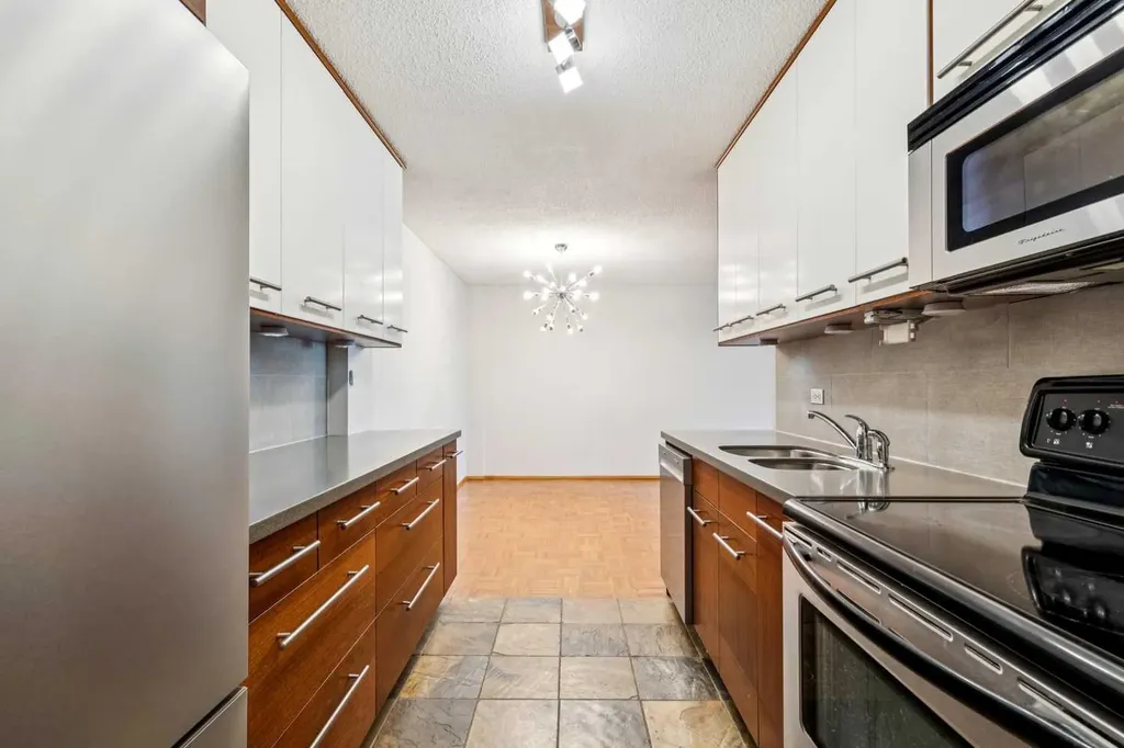 1620 8 Avenue NW Calgary AB T2N 1C4
