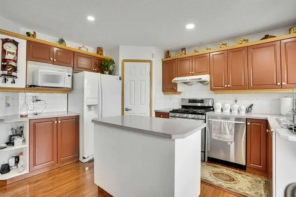 5189 Coral Shores Drive NE Calgary AB t3j 3j6