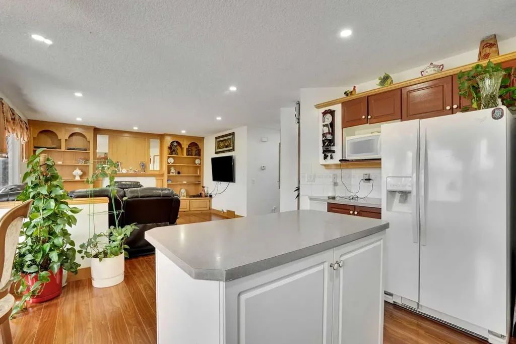 5189 Coral Shores Drive NE Calgary AB t3j 3j6