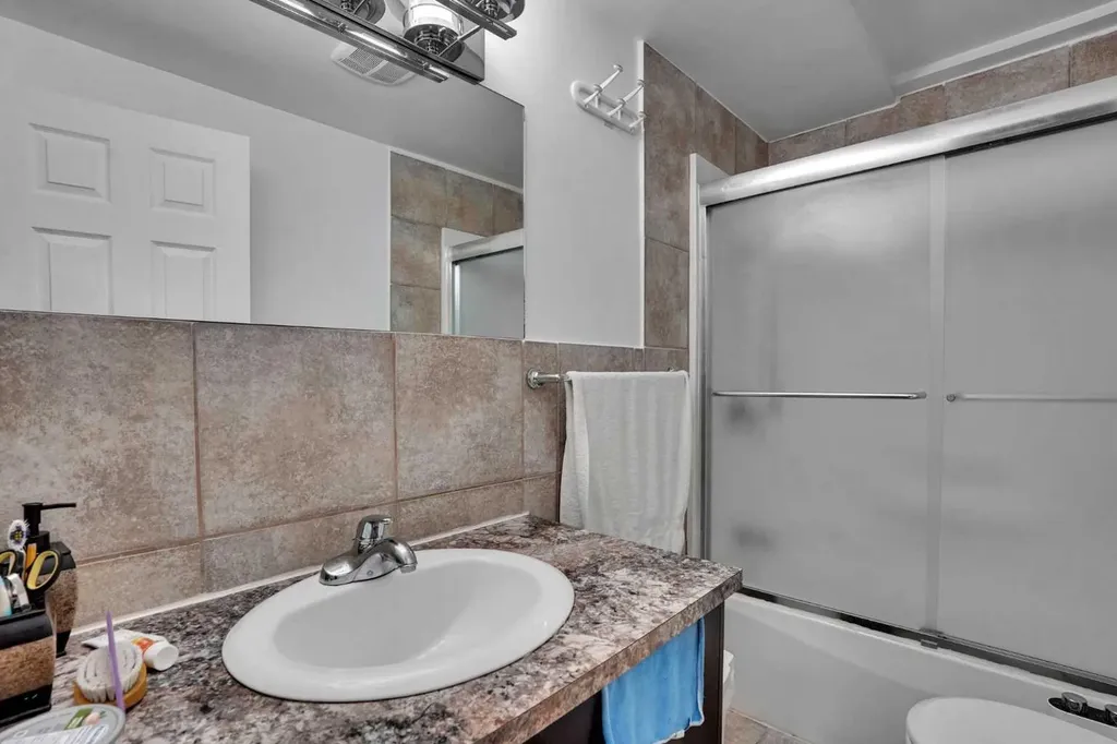 5189 Coral Shores Drive NE Calgary AB t3j 3j6