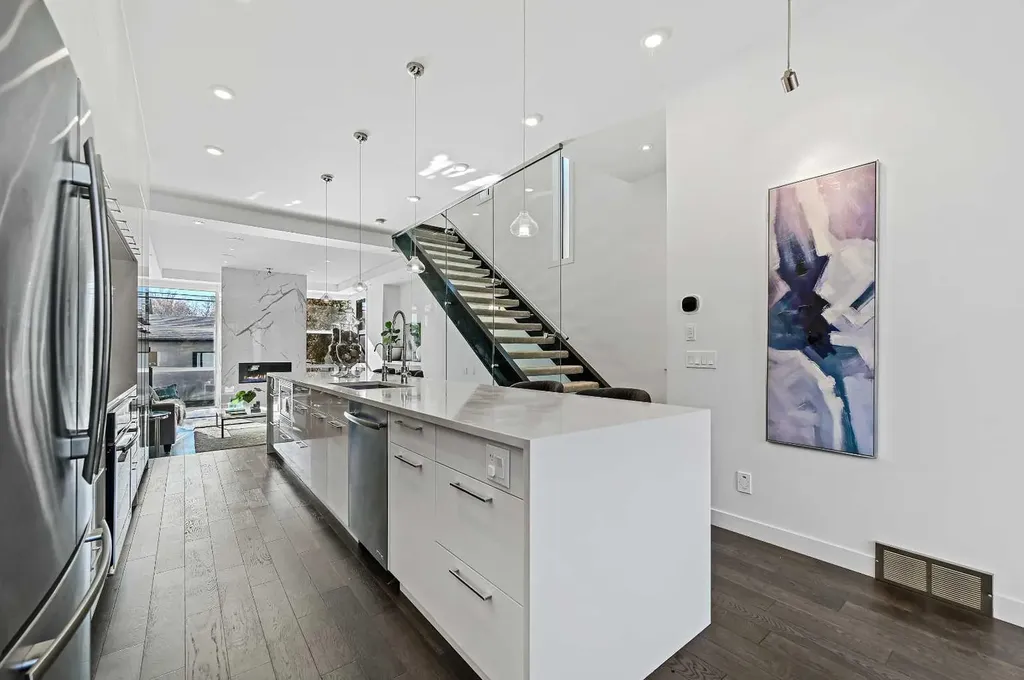 2115 Bowness Road NW Calgary AB T2N 3L2