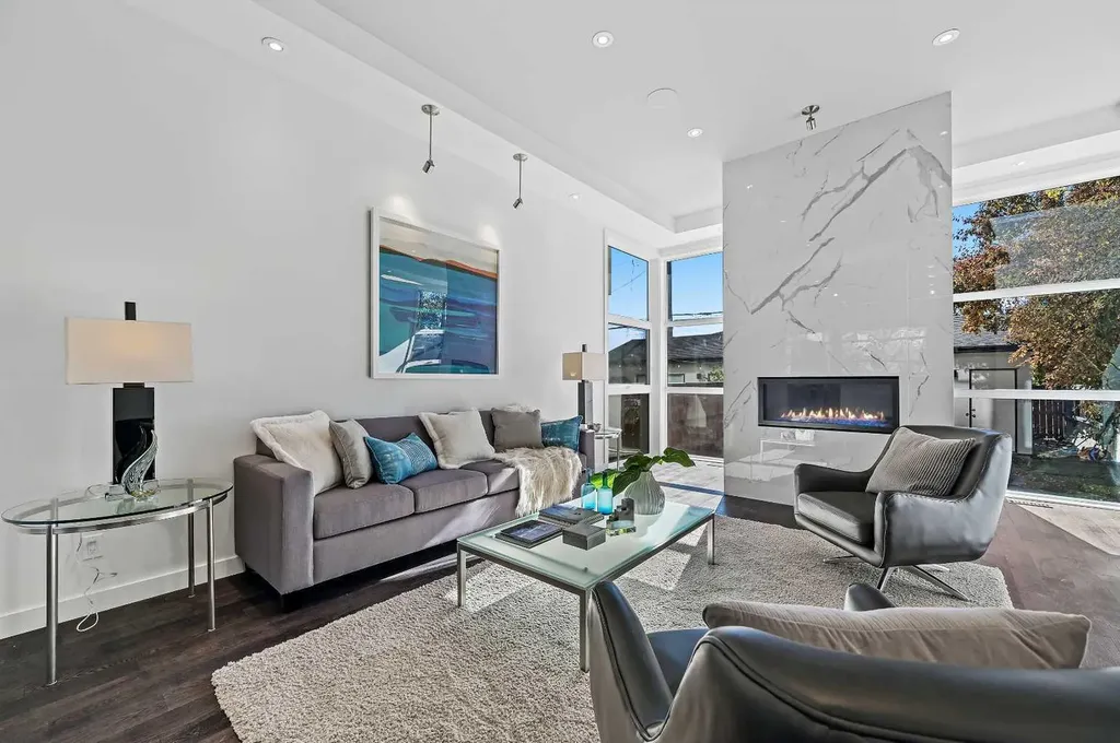 2115 Bowness Road NW Calgary AB T2N 3L2
