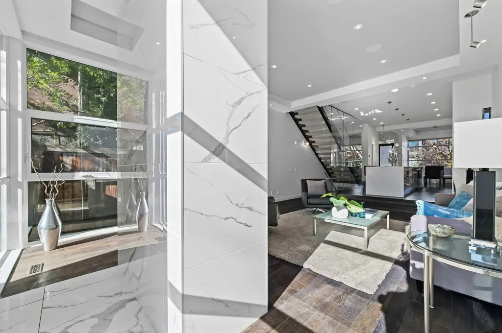 2115 Bowness Road NW Calgary AB T2N 3L2