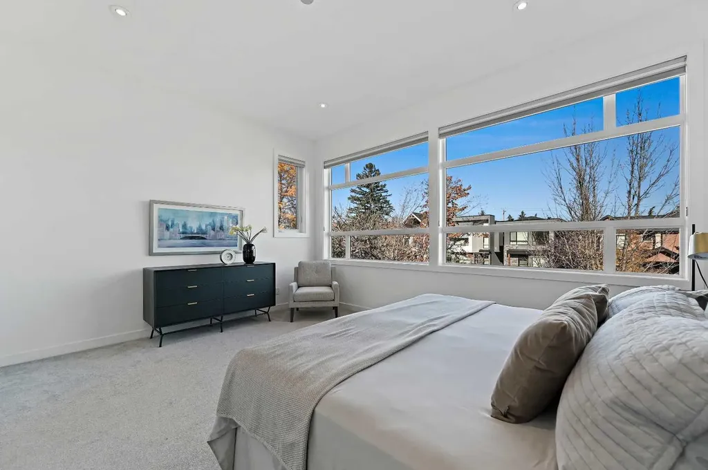 2115 Bowness Road NW Calgary AB T2N 3L2