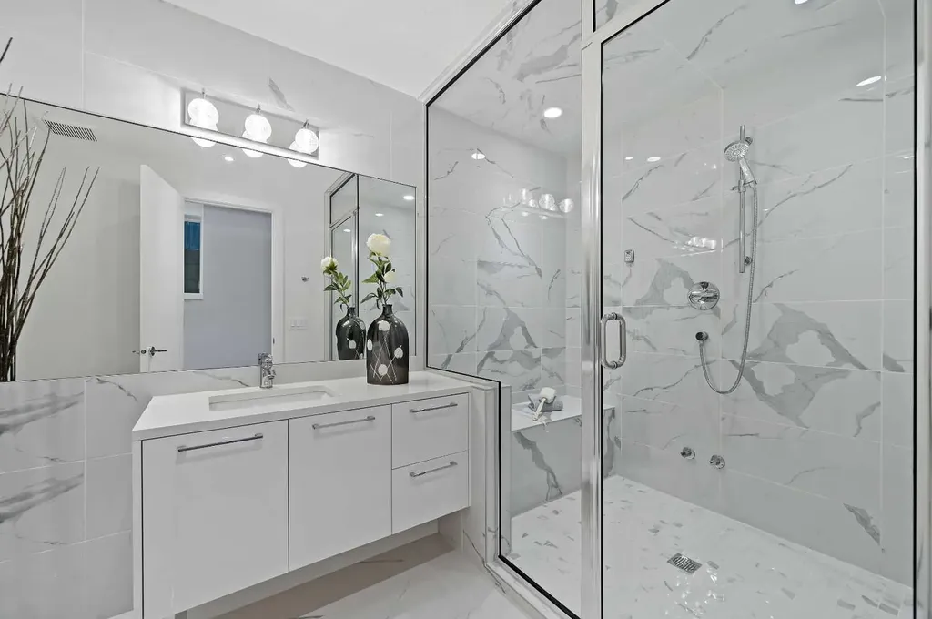 2115 Bowness Road NW Calgary AB T2N 3L2