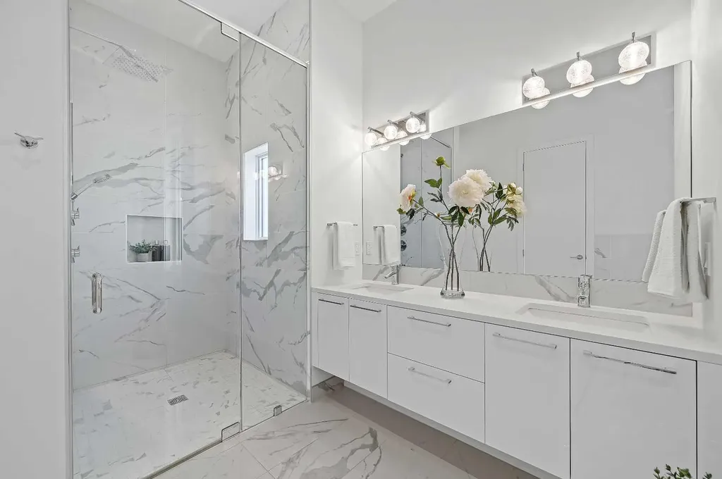 2115 Bowness Road NW Calgary AB T2N 3L2