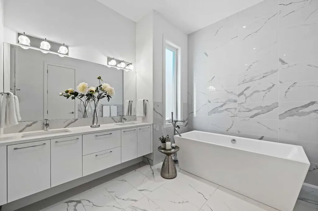 2115 Bowness Road NW Calgary AB T2N 3L2