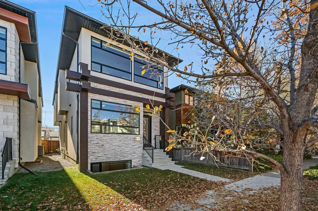 2115 Bowness Road NW Calgary AB T2N 3L2