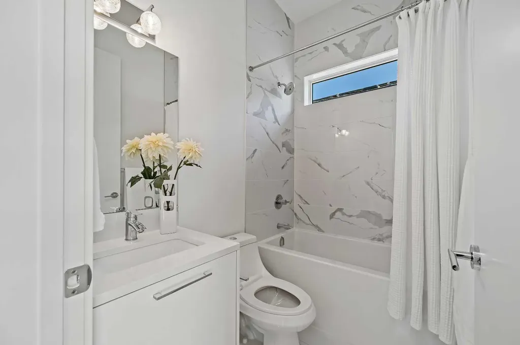 2115 Bowness Road NW Calgary AB T2N 3L2