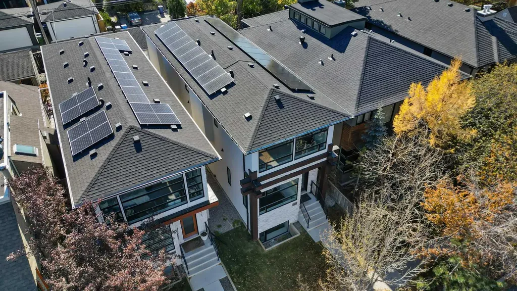 2115 Bowness Road NW Calgary AB T2N 3L2