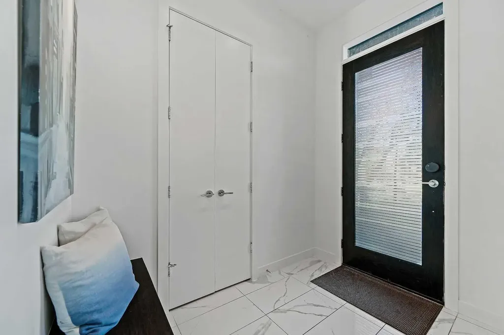 2115 Bowness Road NW Calgary AB T2N 3L2