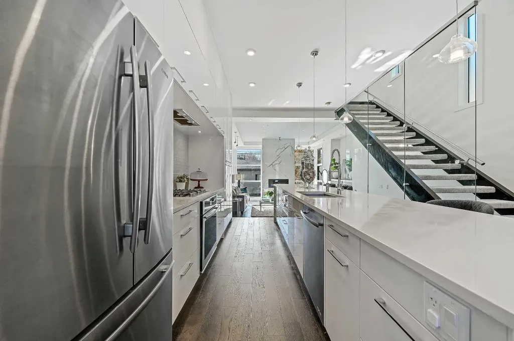 2115 Bowness Road NW Calgary AB T2N 3L2