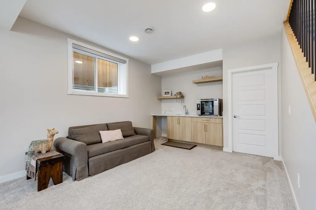 315 Monterey Place SE High River AB T1V 0H6