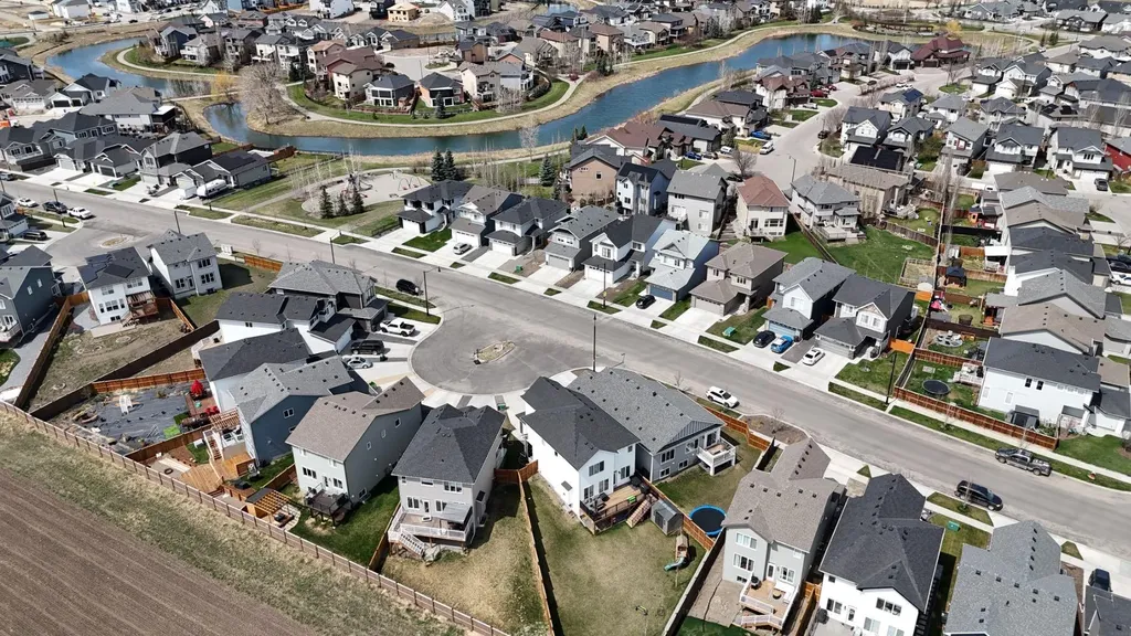 315 Monterey Place SE High River AB T1V 0H6