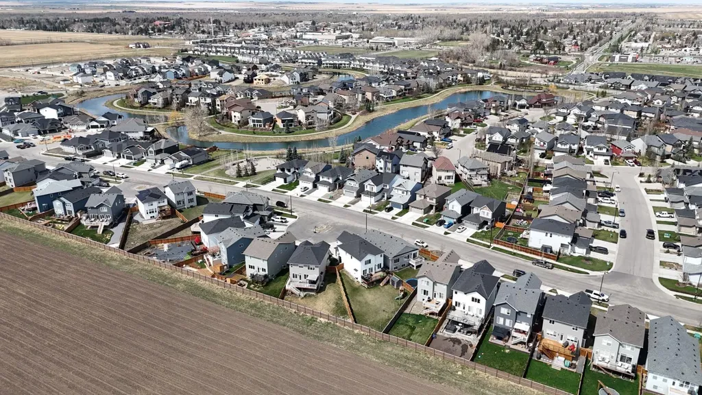 315 Monterey Place SE High River AB T1V 0H6