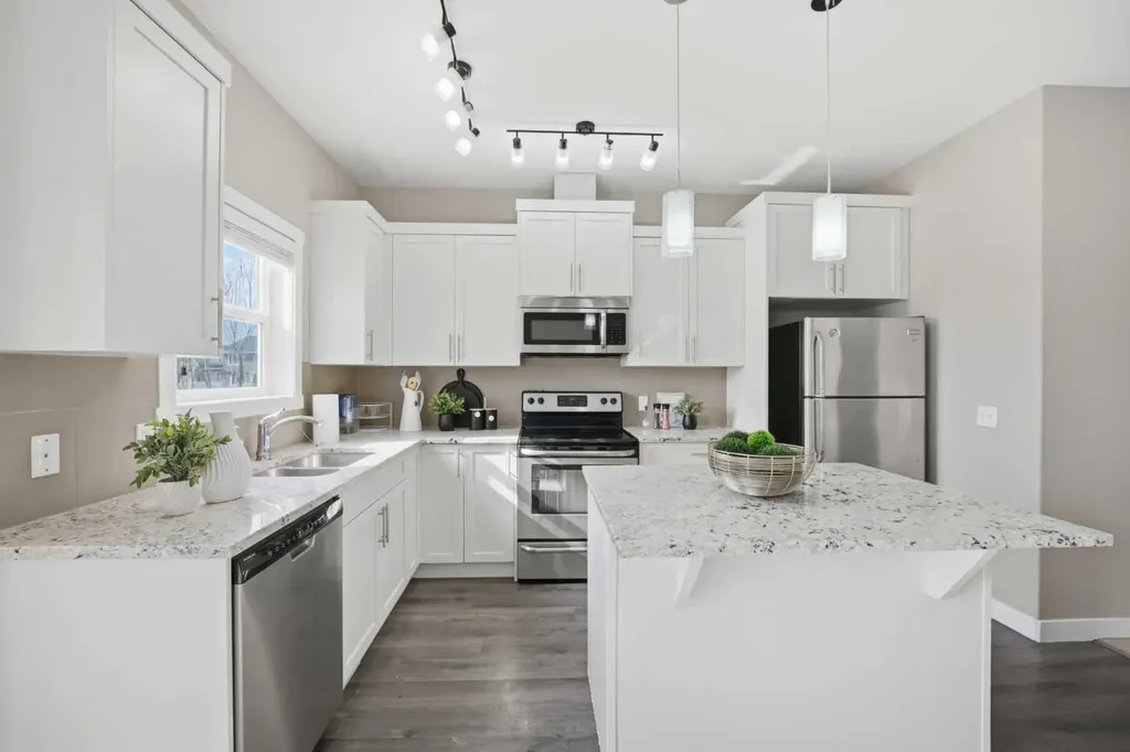556 Redstone View NE Calgary AB T3N 0M9