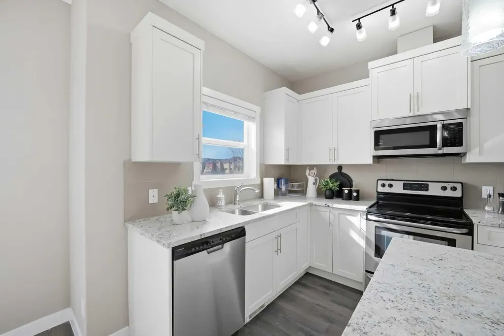 556 Redstone View NE Calgary AB T3N 0M9