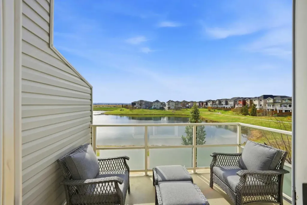 556 Redstone View NE Calgary AB T3N 0M9