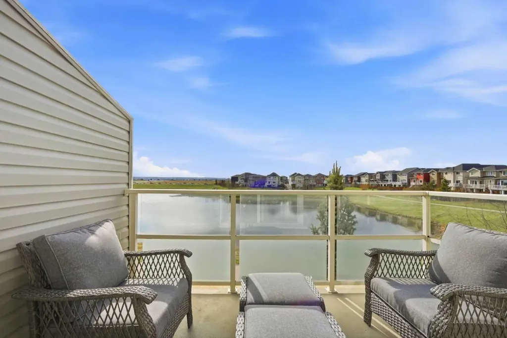 556 Redstone View NE Calgary AB T3N 0M9