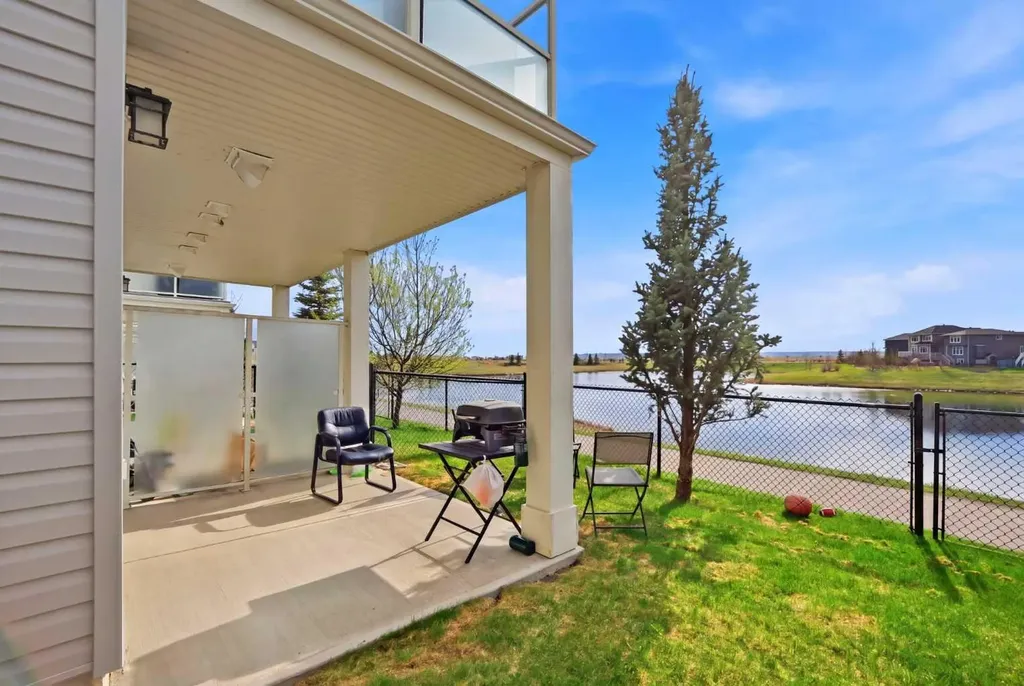 556 Redstone View NE Calgary AB T3N 0M9