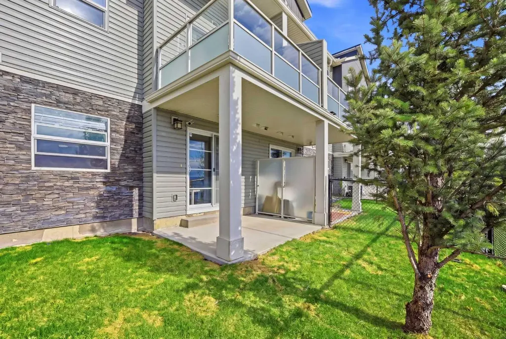 556 Redstone View NE Calgary AB T3N 0M9