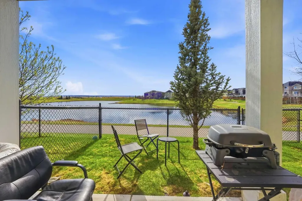 556 Redstone View NE Calgary AB T3N 0M9