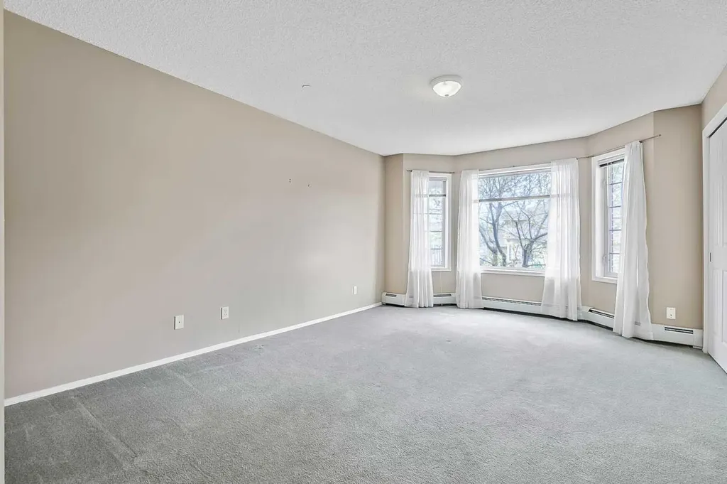 2206 Sienna Park Green SW Calgary AB T3H 3N7