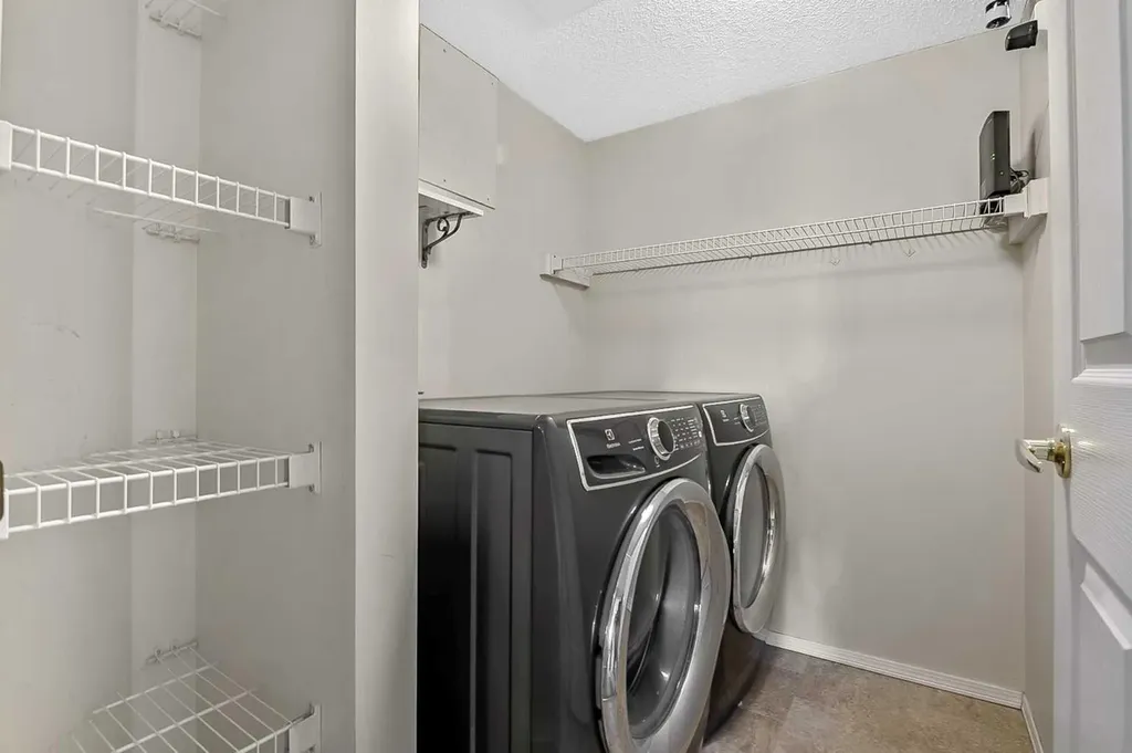 2206 Sienna Park Green SW Calgary AB T3H 3N7