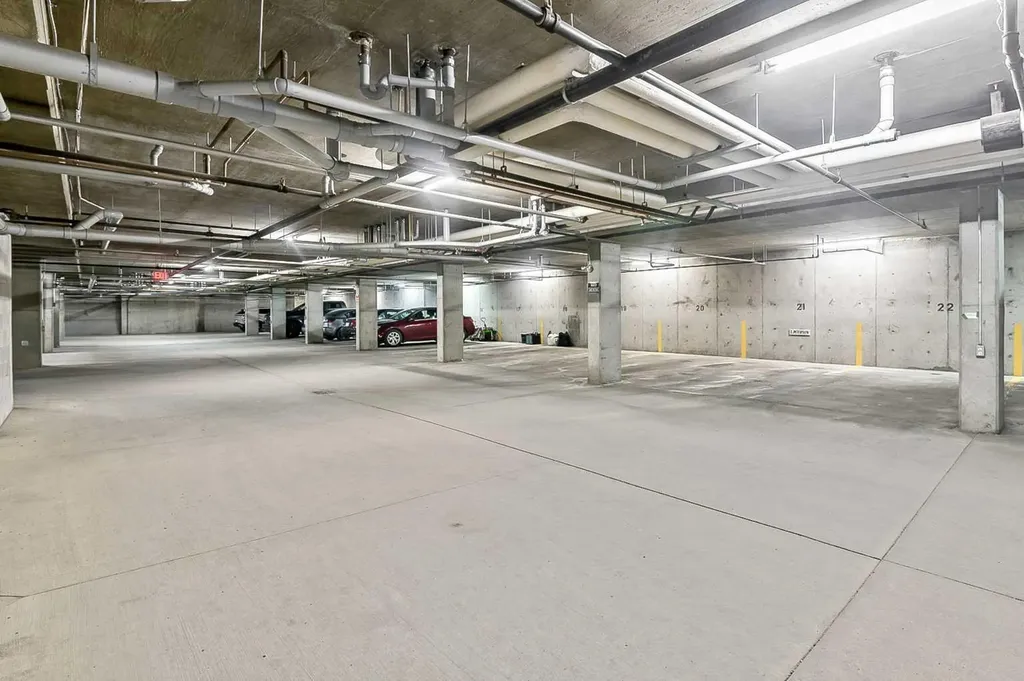 2206 Sienna Park Green SW Calgary AB T3H 3N7