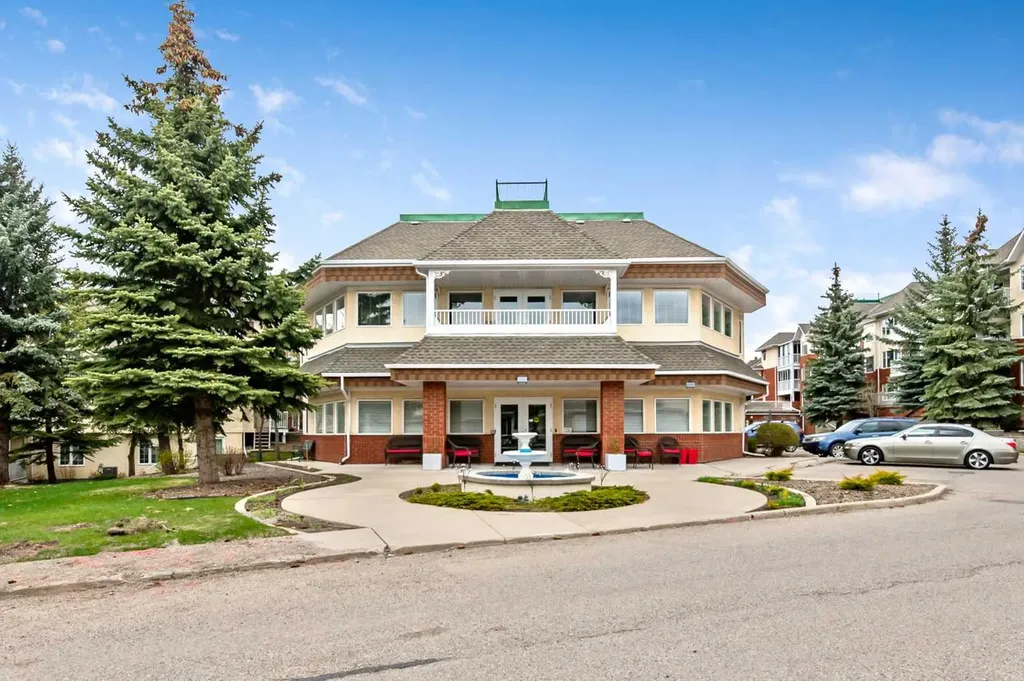 2206 Sienna Park Green SW Calgary AB T3H 3N7