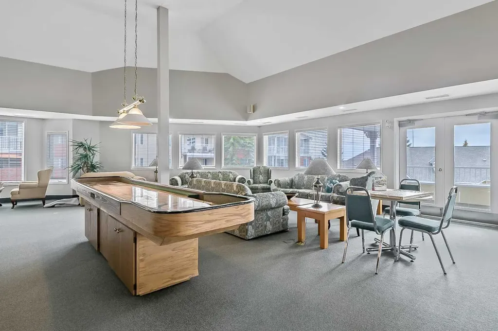 2206 Sienna Park Green SW Calgary AB T3H 3N7
