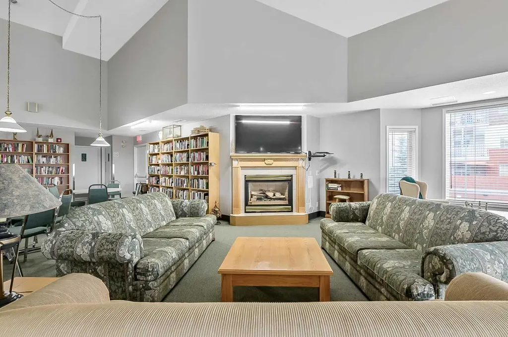 2206 Sienna Park Green SW Calgary AB T3H 3N7