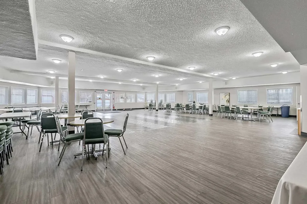 2206 Sienna Park Green SW Calgary AB T3H 3N7