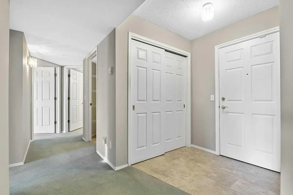 2206 Sienna Park Green SW Calgary AB T3H 3N7