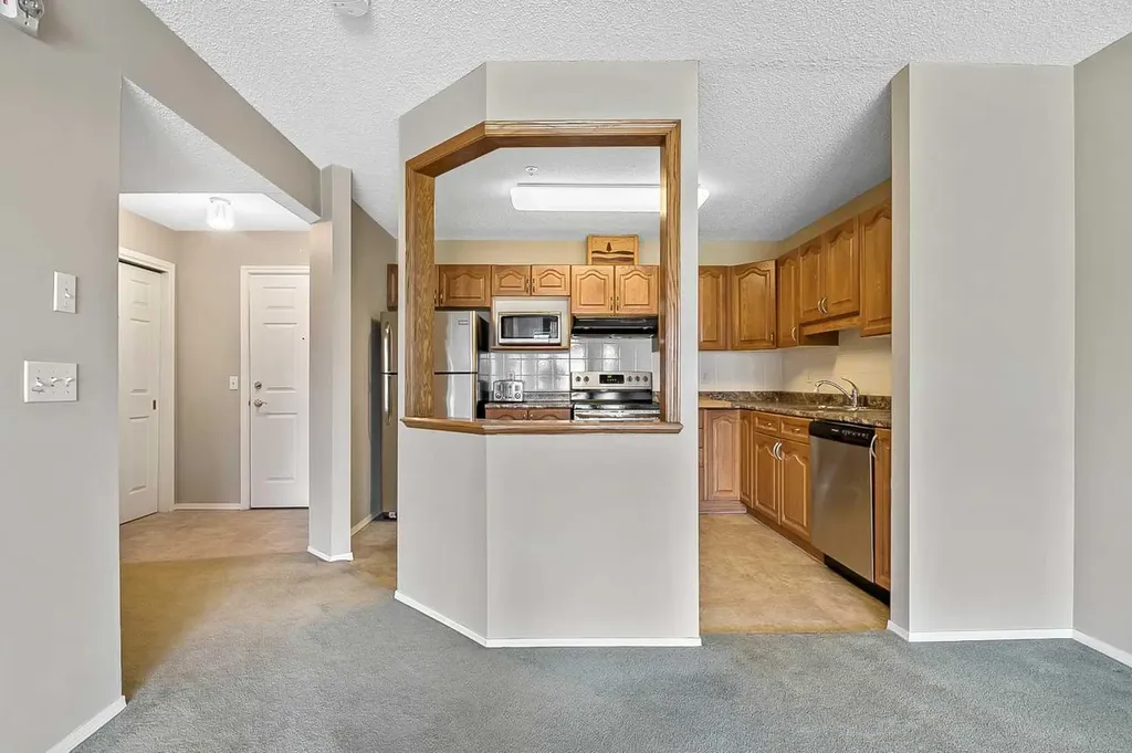 2206 Sienna Park Green SW Calgary AB T3H 3N7