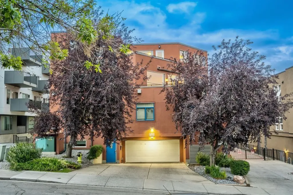 718 5 Street NE Calgary AB T2E 3W8