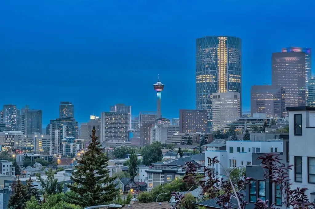 718 5 Street NE Calgary AB T2E 3W8